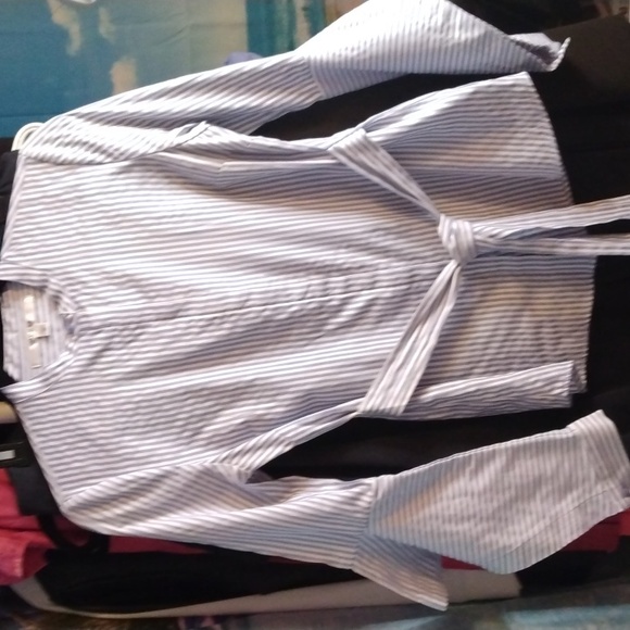 Guess women's long sleeve blouse Sz xsmall - Picture 3 of 17